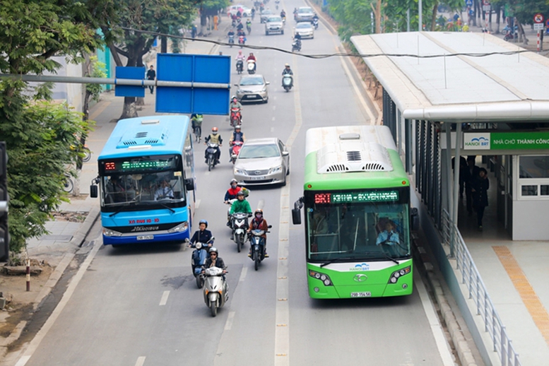 Ưu tiên, khuyến khích người dân sử dụng dịch vụ vận tải công cộng - Ảnh 1.