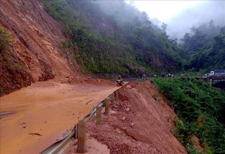 Tập trung phòng chống sạt lở, bảo đảm an toàn giao thông - Ảnh 1.