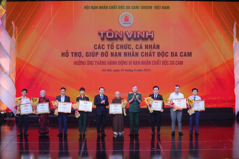 Giúp nạn nhân da cam thêm vững tin trong cuộc sống - Ảnh 2.