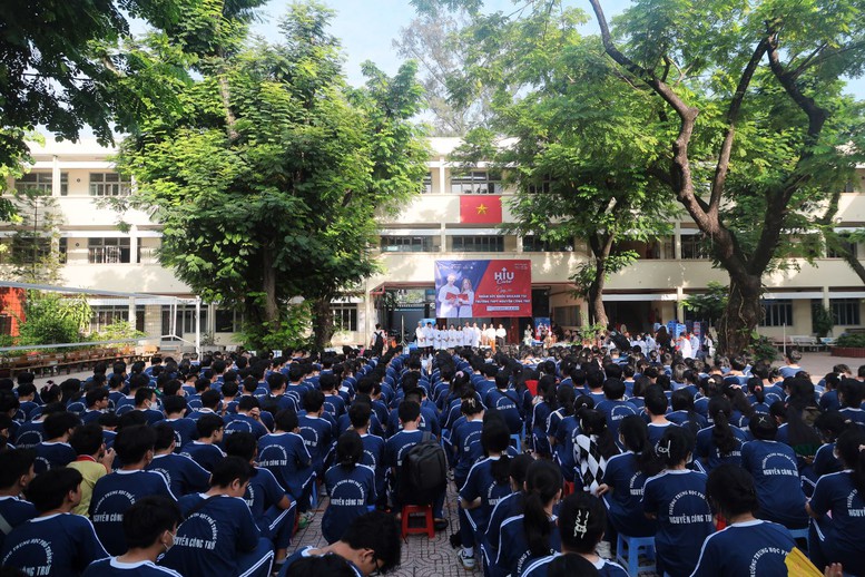 ĐH Quốc tế Hồng Bàng khởi động  hành trình HIUCARE mùa 3 - Ảnh 1.