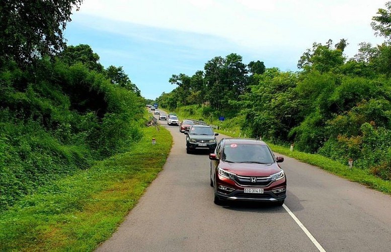 Hoàn thiện khung pháp lý quản lý phương tiện cơ giới đưa vào Việt Nam du lịch - Ảnh 1.