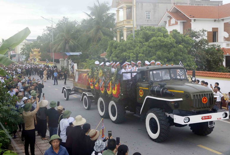 Tổ chức trọng thể Lễ truy điệu và tiễn đưa đồng chí Lê Văn Thành về nơi an nghỉ cuối cùng - Ảnh 24.