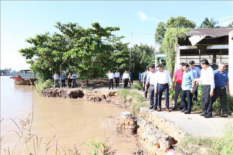 Bến Tre: Khẩn trương triển khai tốt các dự án phòng, chống sạt lở bờ sông, bờ biển - Ảnh 1.