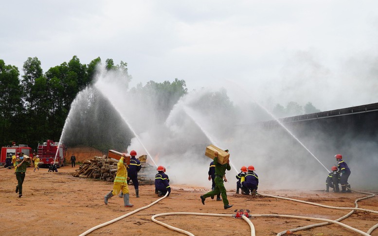 Quảng Trị diễn tập phòng cháy, chữa cháy quy mô lớn tại khu công nghiệp