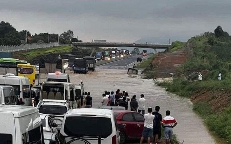 Bộ GTVT yêu cầu kiểm điểm chậm khắc phục ngập cao tốc Phan Thiết-Dầu Giây - Ảnh 1.