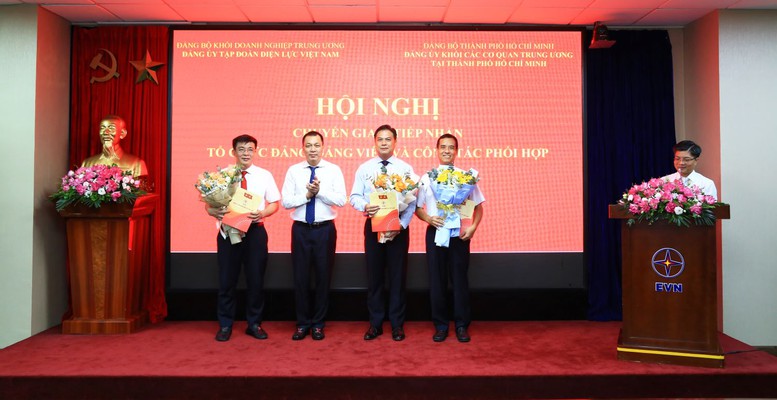 Đảng bộ EVNSPC chuyển giao về Đảng ủy Tập đoàn Điện lực Việt Nam - Ảnh 1.