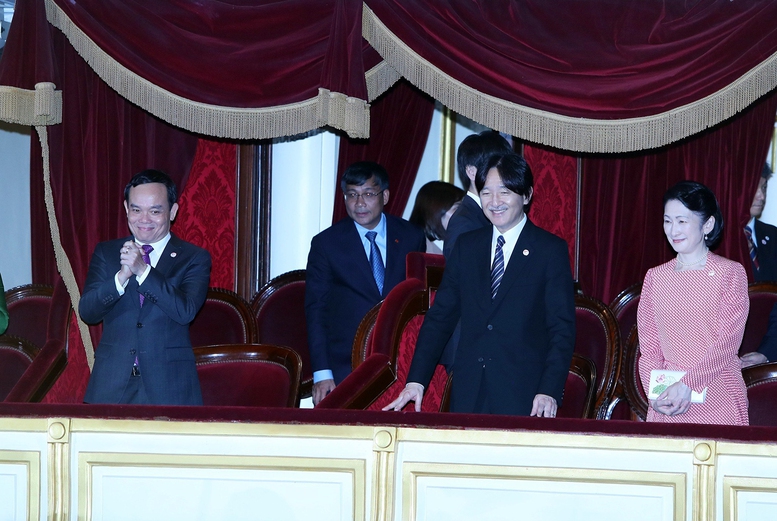 Hoàng Thái tử Akishino thưởng thức vở opera tái hiện mối lương duyên Việt-Nhật - Ảnh 1.