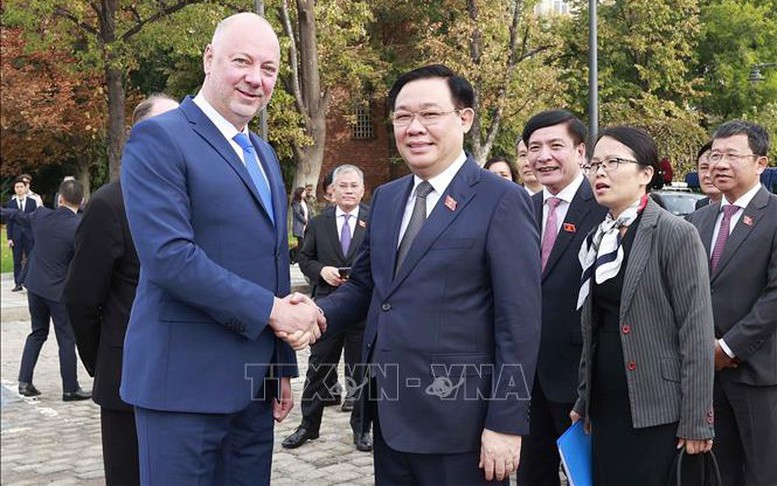 Chủ tịch Quốc hội Bulgaria Rosen Zhelyazkov đón, hội đàm với Chủ tịch Quốc hội Vương Đình Huệ