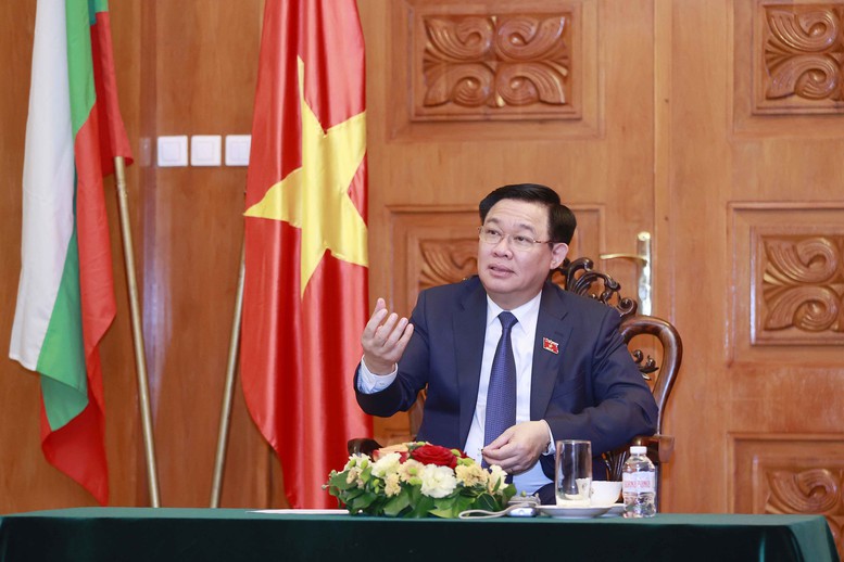 Chủ tịch Quốc hội Vương Đình Huệ gặp mặt một số Đại sứ Việt Nam tại các nước châu Âu - Ảnh 1.