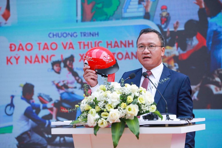 Dành tặng 2 triệu mũ bảo hiểm đạt chuẩn cho học sinh lớp 1 trên toàn quốc - Ảnh 3.