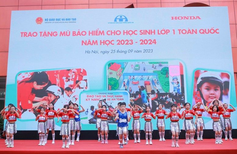 Dành tặng 2 triệu mũ bảo hiểm đạt chuẩn cho học sinh lớp 1 trên toàn quốc - Ảnh 1.