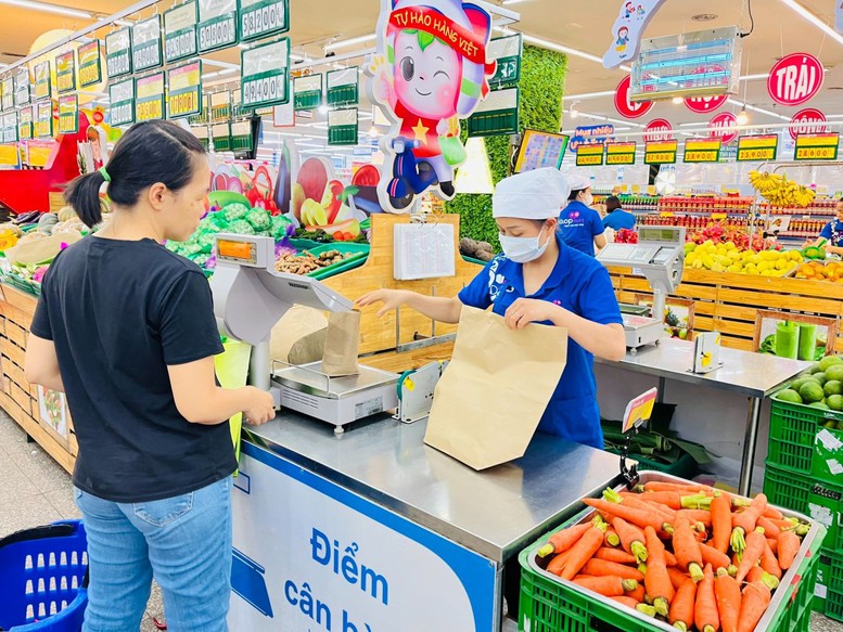 Co.op Mart Huế tổ chức " Tuần lễ không túi nilon" - Ảnh 1. Co.op Mart Huế tổ chức " Tuần lễ không túi nilon" - Ảnh 1.