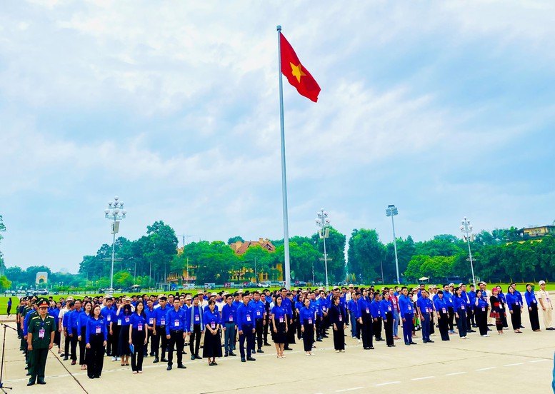 420 đại biểu thanh niên tiên tiến toàn quốc báo công dâng Bác - Ảnh 1.