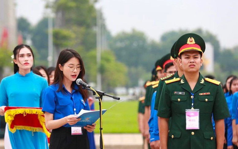 420 đại biểu thanh niên tiên tiến toàn quốc báo công dâng Bác