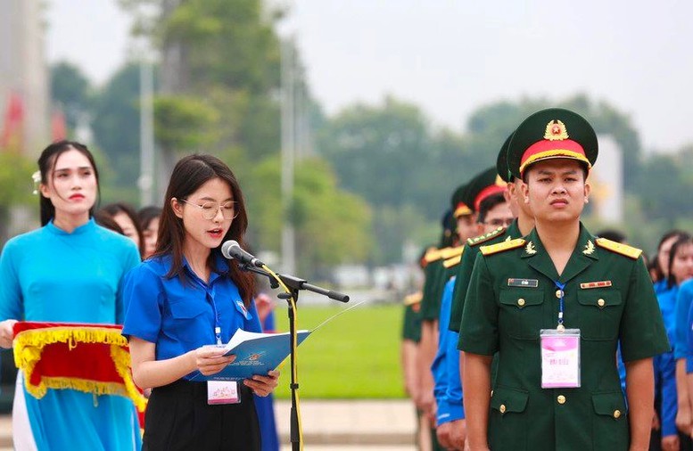 420 đại biểu thanh niên tiên tiến toàn quốc báo công dâng Bác - Ảnh 2.