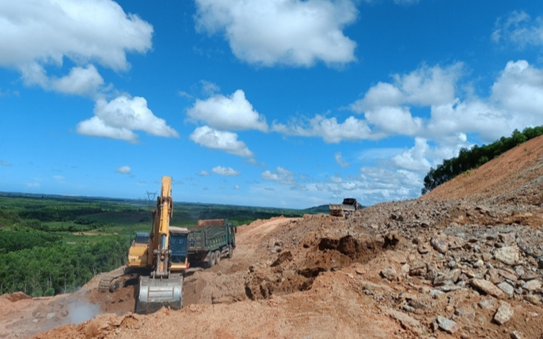 Khẩn trương hoàn thiện thủ tục khai thác mỏ vật liệu làm cao tốc Bắc-Nam