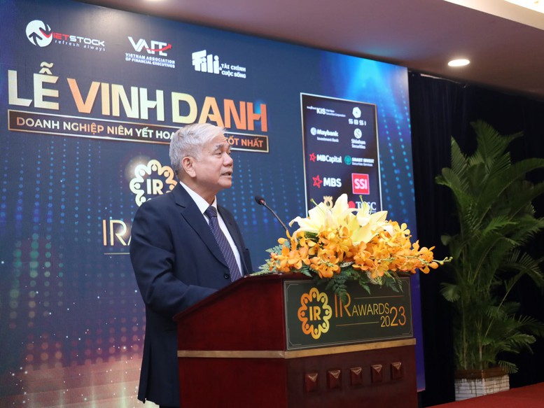 14 doanh nghiệp niêm yết trên HOSE và HNX được vinh danh tại IR AWARDS 2023  - Ảnh 1.