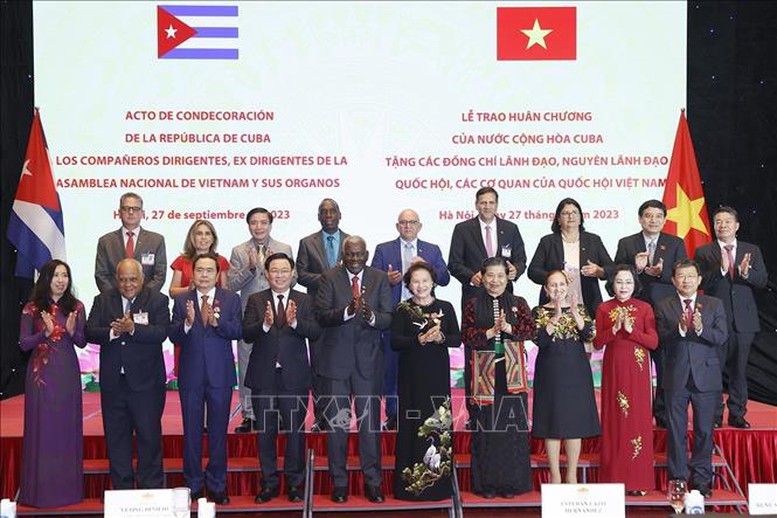 Lãnh đạo Quốc hội Việt Nam nhận phần thưởng cao quý của nước Cộng hòa Cuba - Ảnh 2.