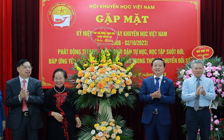 Con người là nguồn lực để đất nước 'đi sau nhưng vượt lên, đón đầu' - Ảnh 3.