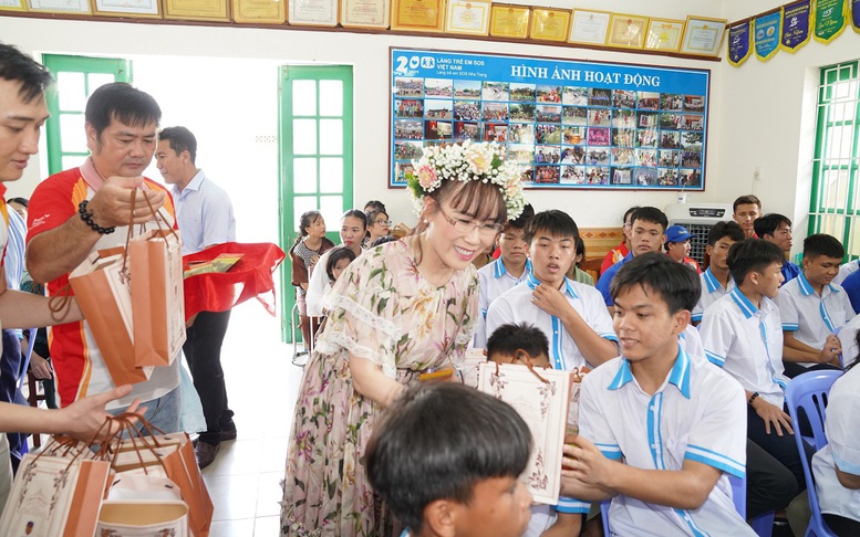 Làng SOS Nha Trang vui Tết Độc lập