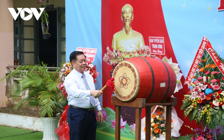 Trưởng Ban Tuyên giáo Trung ương dự khai giảng năm học mới tại Tiền Giang