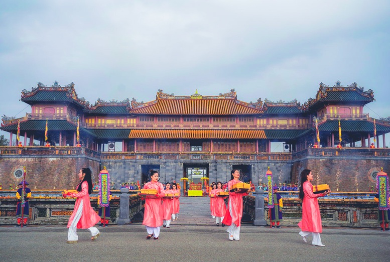 Khởi động Festival Huế 2024 và tái hiện Lễ Ban sóc triều Nguyễn- Ảnh 3.