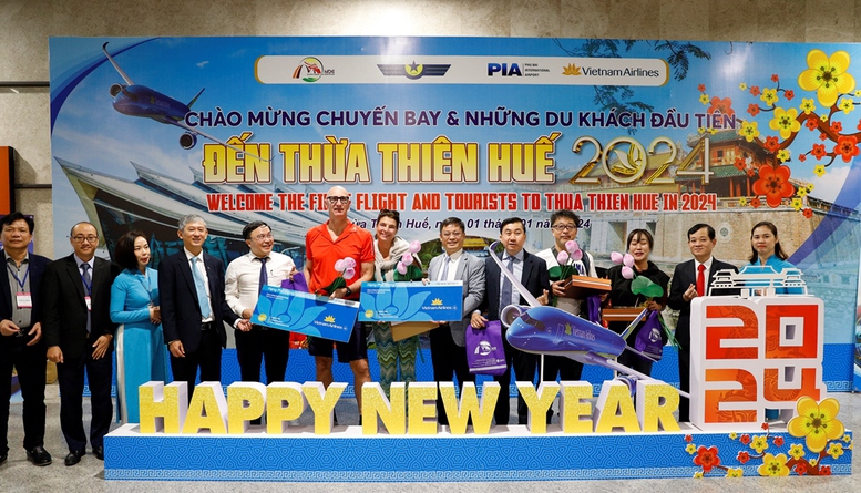 Các địa phương miền Trung đón du khách ‘xông đất’- Ảnh 4.