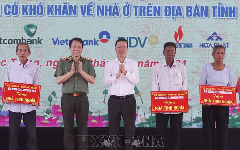 Chủ tịch nước Võ Văn Thưởng dự lễ tổng kết công tác vận động, hỗ trợ xây dựng nhà cho người nghèo tại Sóc Trăng