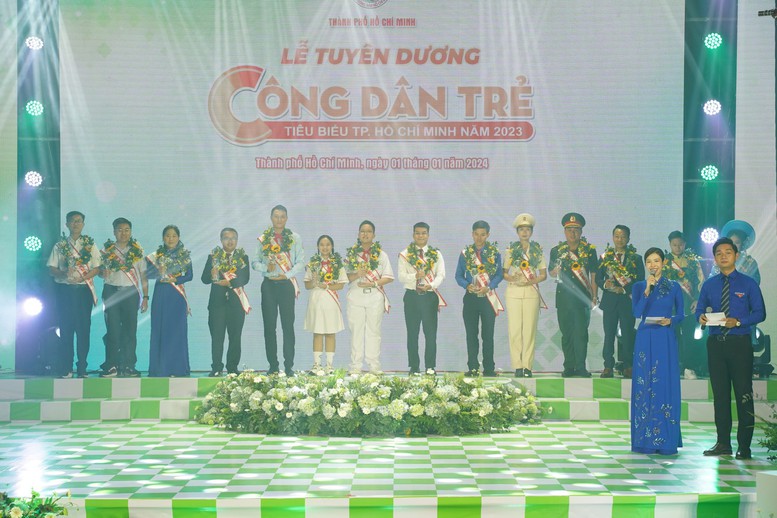 Học sinh chế tạo robot cứu hộ là Công dân trẻ tiêu biểu TPHCM năm 2023- Ảnh 2.
