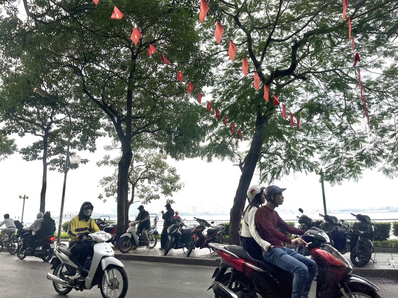 Khu vực miền núi Bắc Bộ có mưa dông, Nam Bộ trời nắng nóng oi bức- Ảnh 1.
