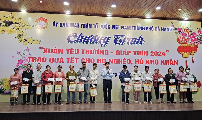 Đà Nẵng trao quà Tết cho các hộ khó khăn, đồng bào dân tộc thiểu số- Ảnh 3.