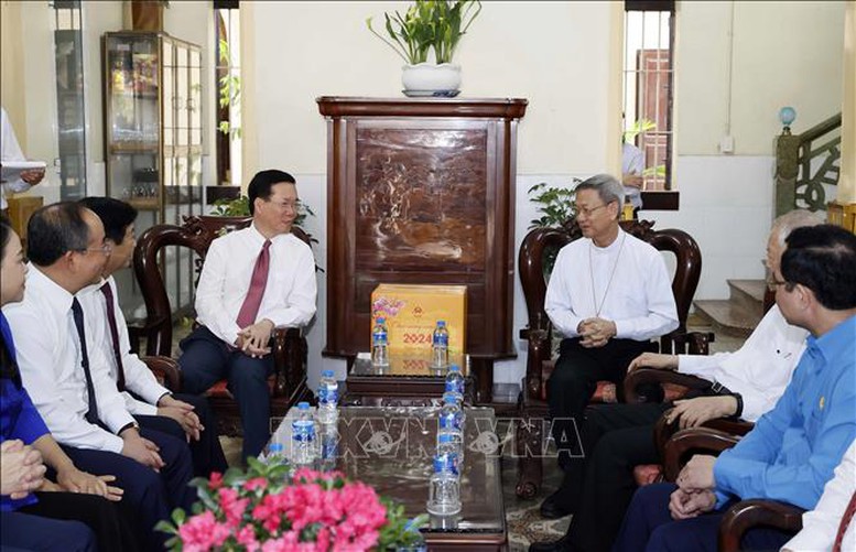 Chủ tịch nước Võ Văn Thưởng thăm, chúc Tết các tầng lớp nhân dân tại Vĩnh Long- Ảnh 2.