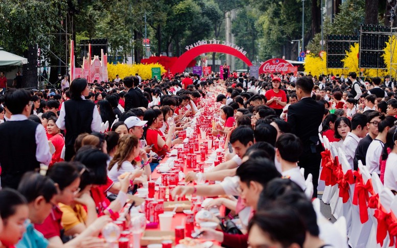 Coca-Cola tổ chức bàn tiệc Tết cho 1.000 gia đình