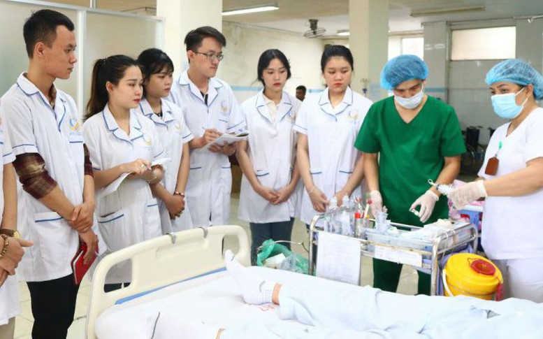 Có bắt buộc học nâng cao lớp cao đẳng y sĩ?