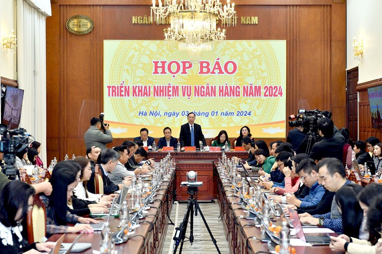 Năm 2024: NHNN kỳ vọng nền kinh tế hấp thụ 2 triệu tỷ đồng vốn tín dụng- Ảnh 2.