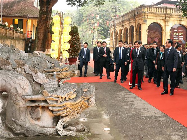 Chủ tịch nước Võ Văn Thưởng và Tổng thống Philippines tham quan Hoàng thành Thăng Long- Ảnh 6.