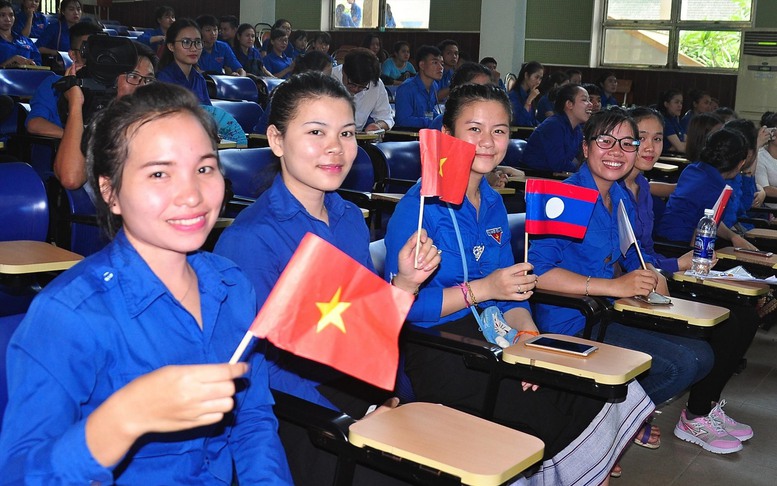 Hỗ trợ kinh phí đào tạo cho lưu học sinh Lào, Campuchia