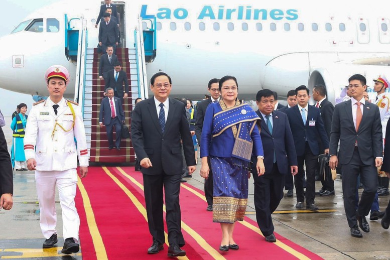 Thủ tướng Lào Sonexay Siphandone đến Hà Nội, bắt đầu chuyến thăm chính thức Việt Nam- Ảnh 2.