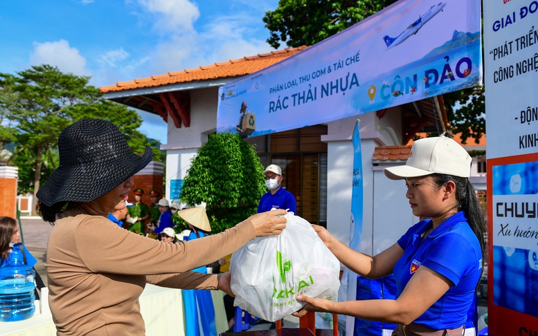 Vietnam Airlines tổ chức 'Ngày hội Côn Đảo Xanh',  chung tay vì đảo xanh, biển sạch