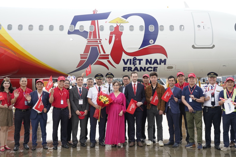 Tàu bay Vietjet mang hình ảnh mừng quan hệ Việt Nam – Pháp đã về tới TPHCM

- Ảnh 1.