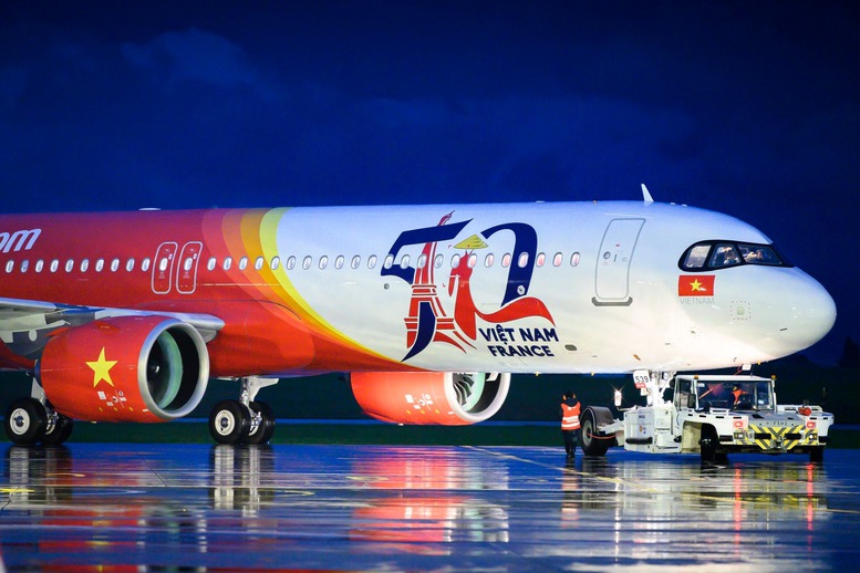 Tàu bay Vietjet mang hình ảnh mừng quan hệ Việt Nam – Pháp đã về tới TPHCM

- Ảnh 3.