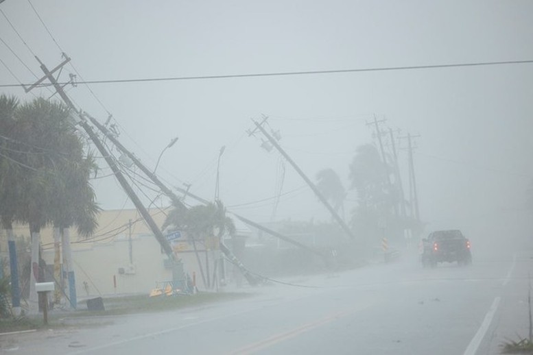 HÌNH ẢNH siêu bão Milton đổ bộ vào bang Florida, Mỹ- Ảnh 4.