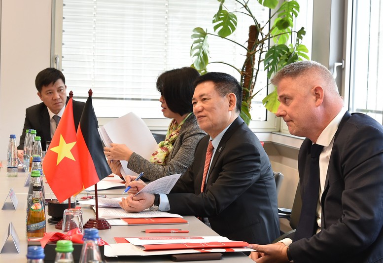 Phó Thủ tướng Hồ Đức Phớc làm việc với MVWM - Hiệp hội Doanh nghiệp lớn nhất Châu Âu - Xương sống của nền kinh tế Đức- Ảnh 1.