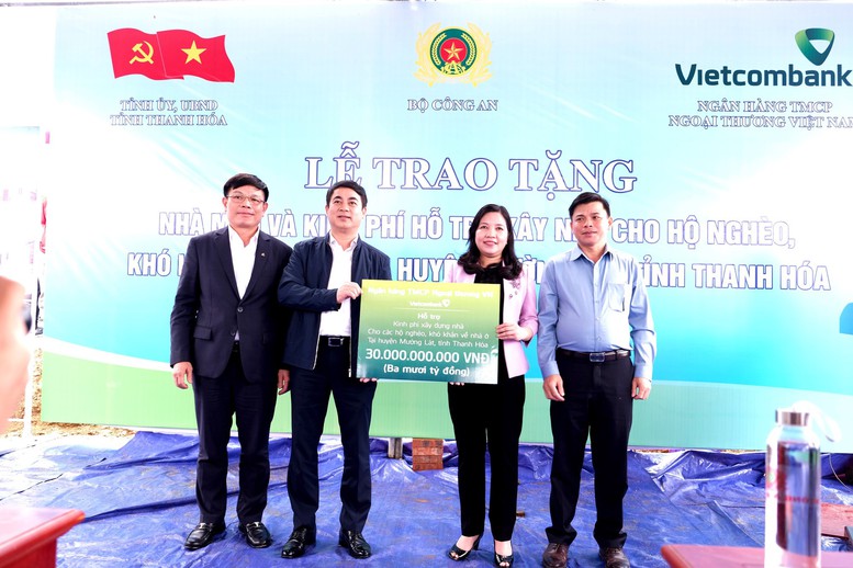 Vietcombank dành hàng trăm tỷ đồng hưởng ứng chương trình xóa nhà tạm, nhà dột nát- Ảnh 2.