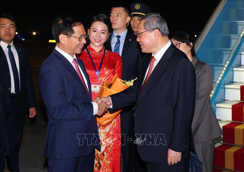 Thủ tướng Quốc vụ viện nước Cộng hòa Nhân dân Trung Hoa Lý Cường bắt đầu thăm chính thức Việt Nam