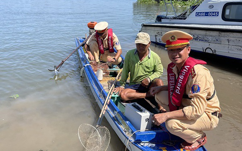 Đấu tranh, ngăn chặn đánh bắt thủy sản trái phép trong mùa nước nổi