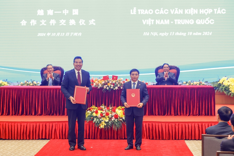 Việt Nam - Trung Quốc trao 10 văn kiện hợp tác quan trọng- Ảnh 2. Việt Nam - Trung Quốc trao 10 văn kiện hợp tác quan trọng- Ảnh 2.