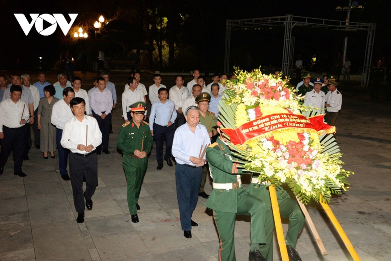 Tổng Bí thư, Chủ tịch nước Tô Lâm dâng hương ở Khu Di tích Đặc biệt Thành cổ Quảng Trị- Ảnh 5.