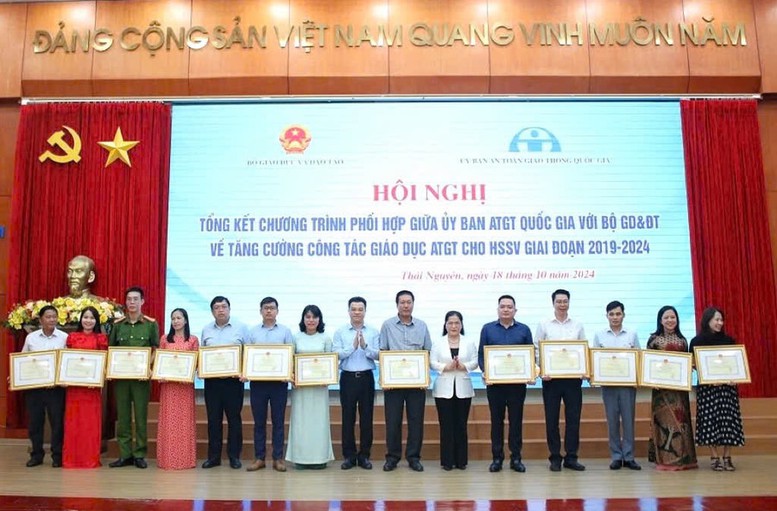 Chuyển biến về nhận thức, kỹ năng tham gia giao thông an toàn trong học sinh, sinh viên- Ảnh 1.