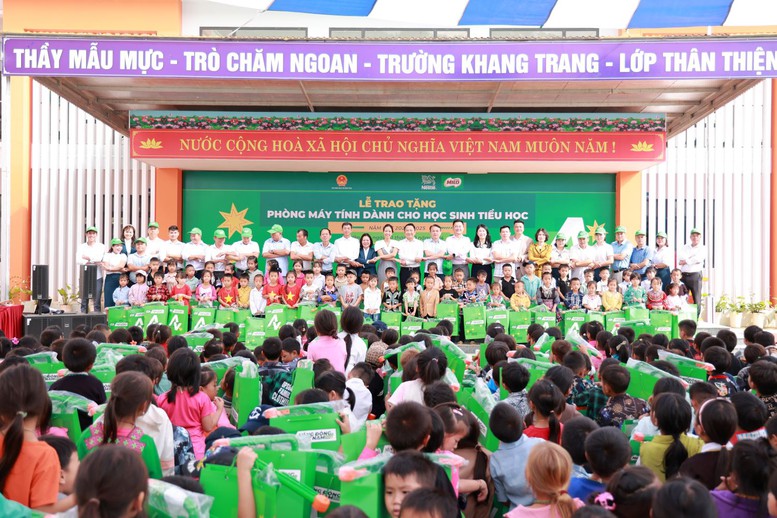 Nestle' MILO trao tặng máy tính cho các trường tiểu học vùng cao- Ảnh 1.